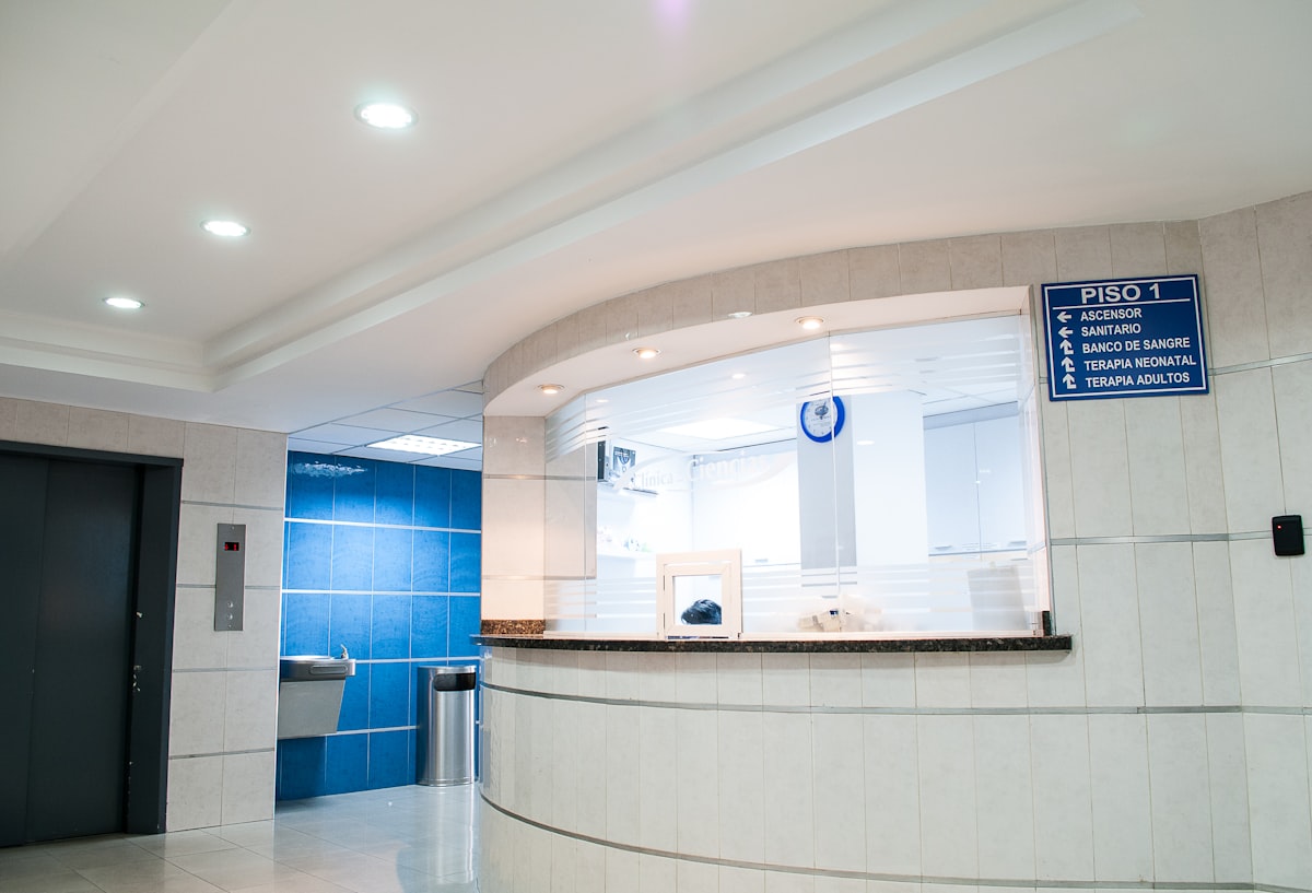 Pasillo de clínica hospitalaria